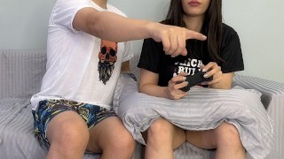 داشت پی اس بازی میکرد آاججیییم . رفتم پیشش حشری بودم .داستان جدید و جذاب sex irani step sister